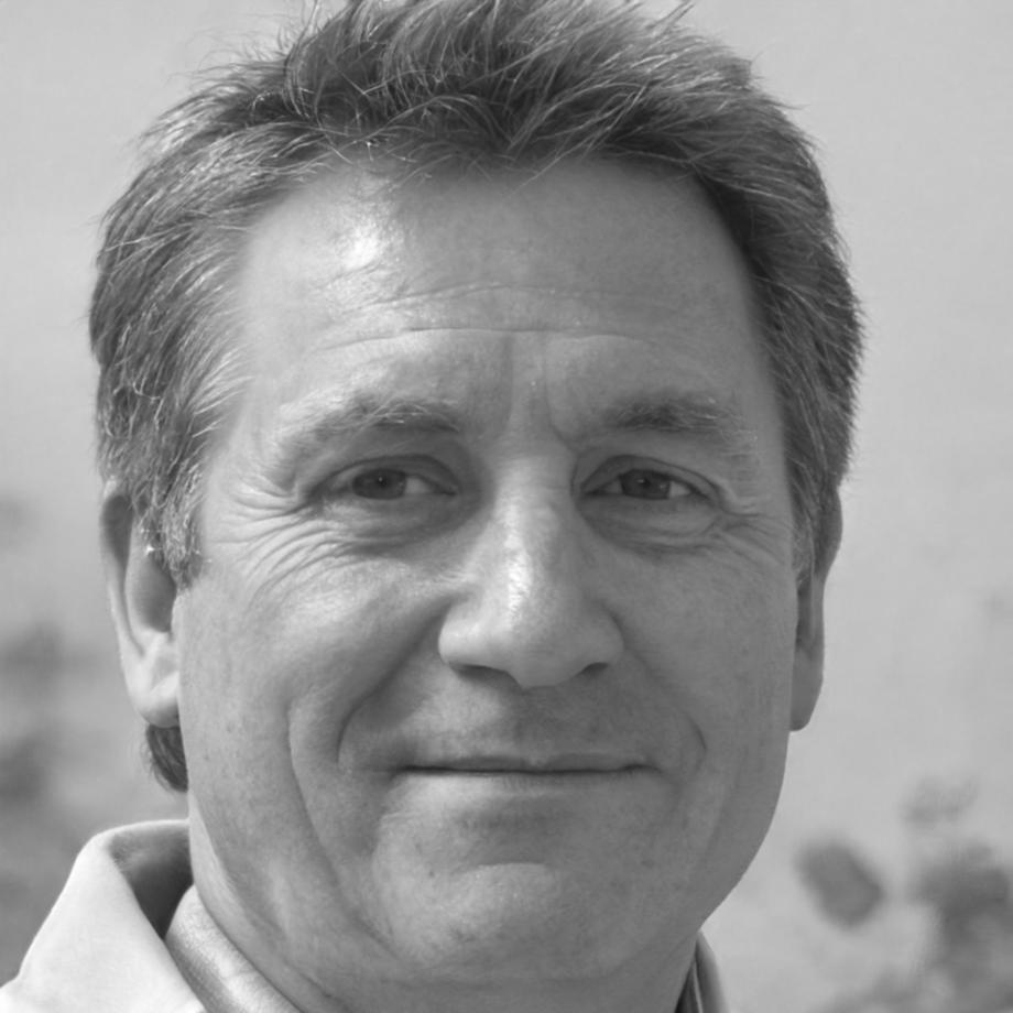 Retrato profesional de Fermín Oliva